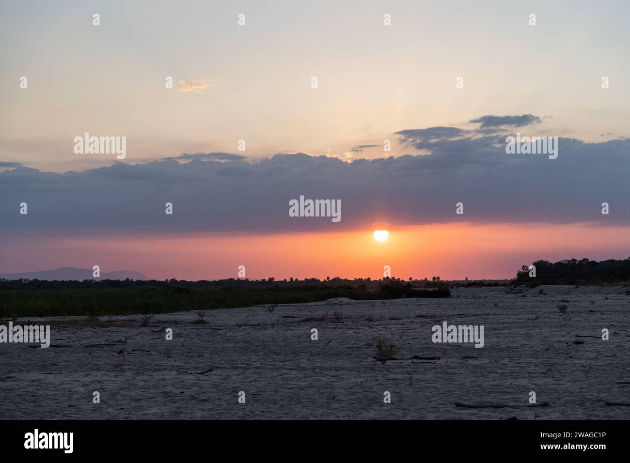 African sunset couple hi-res stock photography and images - Alamy