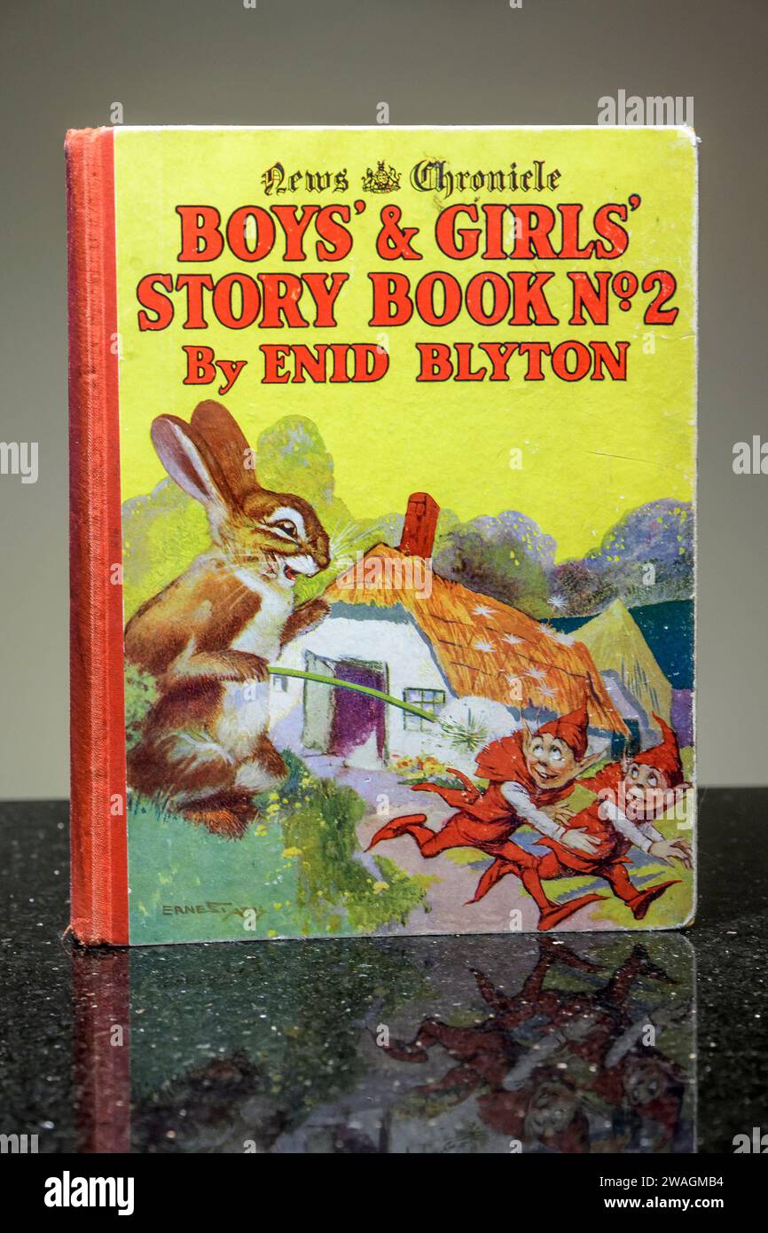 News Chronicle, Boys and Girls Story Book No 2 by Enid Blyton Stock Photo