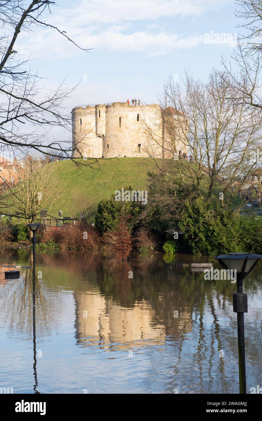 Flooding In York City Centre On 4th January 2024 With Cliffords Tower   Flooding In York City Centre On 4th January 2024 With Cliffords Tower Reflected In The Flood Waters Of Tower Gardens 2WAGMJJ 