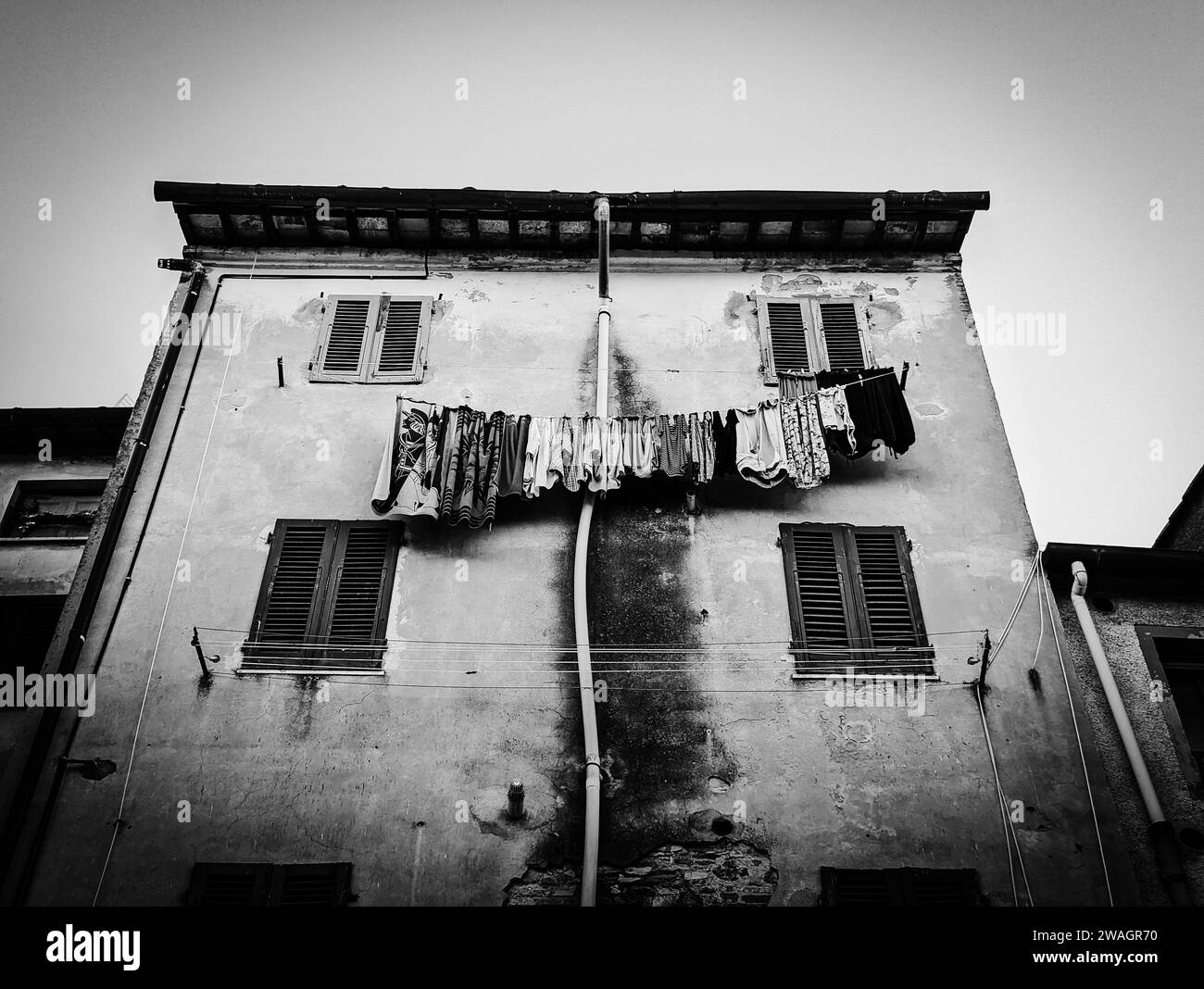 Drying laundry at the facade of an oldresidential house in the Tuscany, Italy Stock Photo
