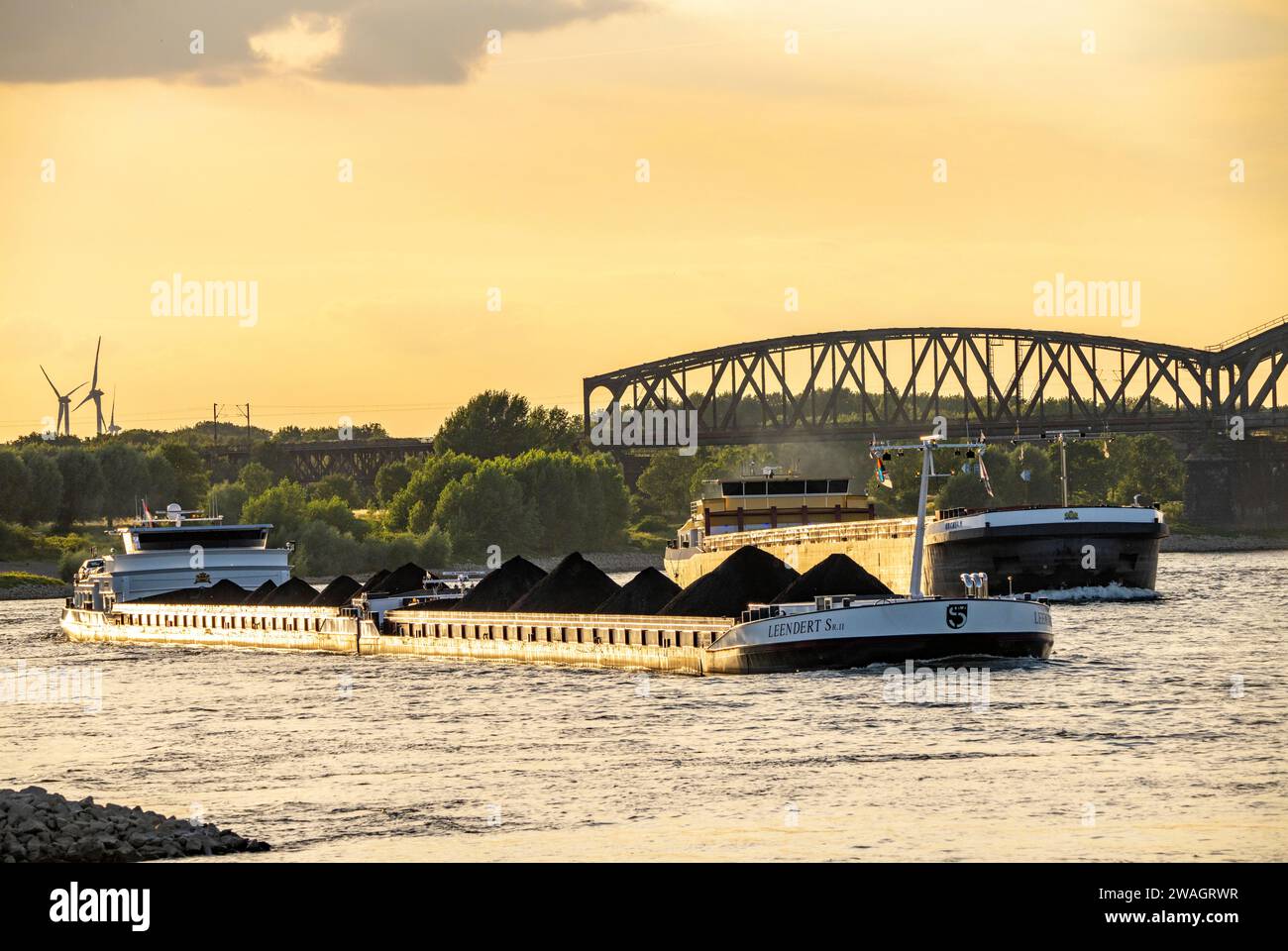 Freighter Leendert SR 2, with coal cargo, cargo ships on the Rhine near Duisburg-Baerl, behind the Haus-Knipp railway bridge over the Rhine, NRW, Germ Stock Photo