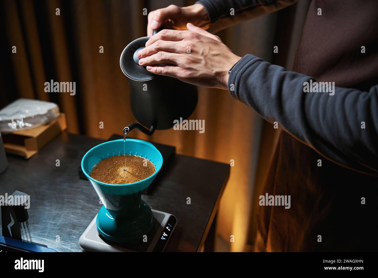 Manual pour over coffee maker hi-res stock photography and images - Alamy