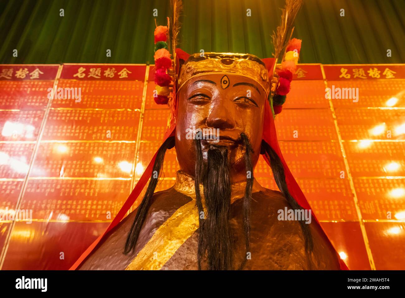Taoist god statue hi-res stock photography and images - Alamy