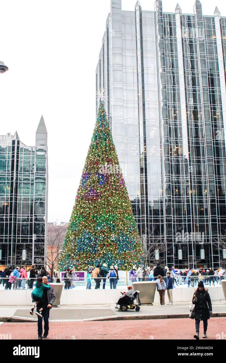 Ice rink at ppg place hires stock photography and images Alamy