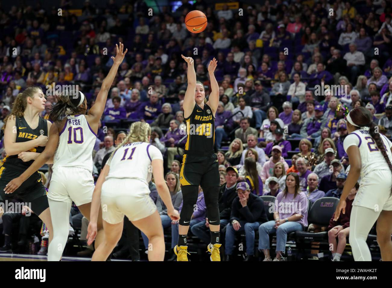 Baton Rouge, LA, USA. 04th Jan, 2024. Missouri's Hayley Frank (43) puts up a three point shot in front of LSU's Angel Reese (10) and Hailey Van Lith (11) during NCAA Women's Basketball game action between the Missouri Tigers and the LSU Tigers at the Pete Maravich Assembly Center in Baton Rouge, LA. Jonathan Mailhes/CSM/Alamy Live News Stock Photo