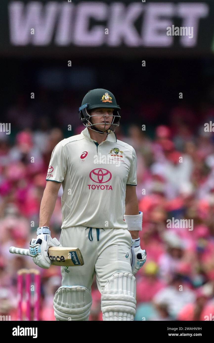 Sydney, Australia. 05th Jan, 2024. Steve Smith (VC) walks after he is caught out by Babar Azam during the match between Australia and Pakistan on the 3rd test match of Pakistan's cricket tour at the Sydney Cricket Ground (SCG). The Sydney Test is also known as the Pink Test. Australia (1st Innings): 299Pakistan (1st Innings): 313 Credit: SOPA Images Limited/Alamy Live News Stock Photo