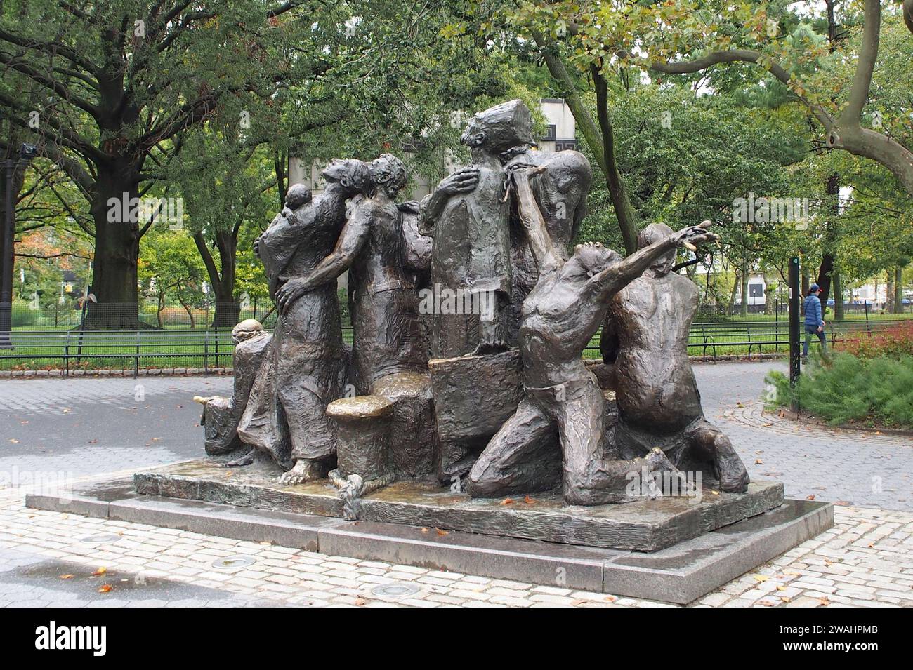 The Immigrants, sculpture by Luis Sanguino, monument in the Battery