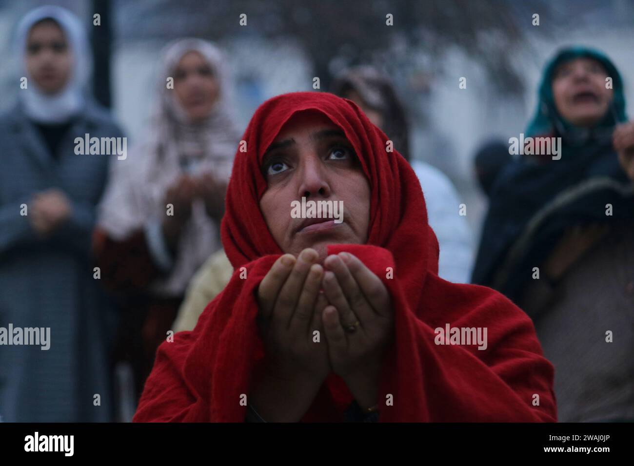 Kashmiri muslim woman hi-res stock photography and images - Alamy