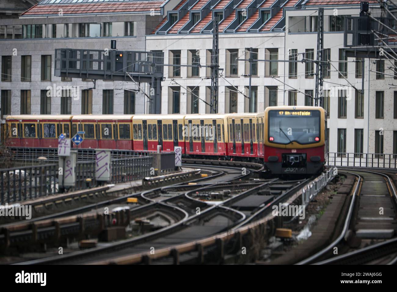 Best HD Pictures about  S7 Berlin Stationen  with No AI Images