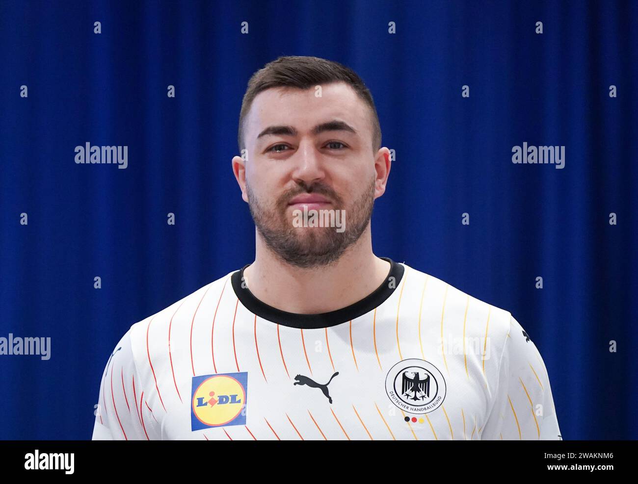 05 January 2024, Schleswig-Holstein, Brunsbüttel: Handball: European Championship, men, media event German Handball Federation (DHB), team photo and individual photos, at the Elbeforum Brunsbüttel. National player Jannik Kohlbacher. Photo: Marcus Brandt/dpa Stock Photo