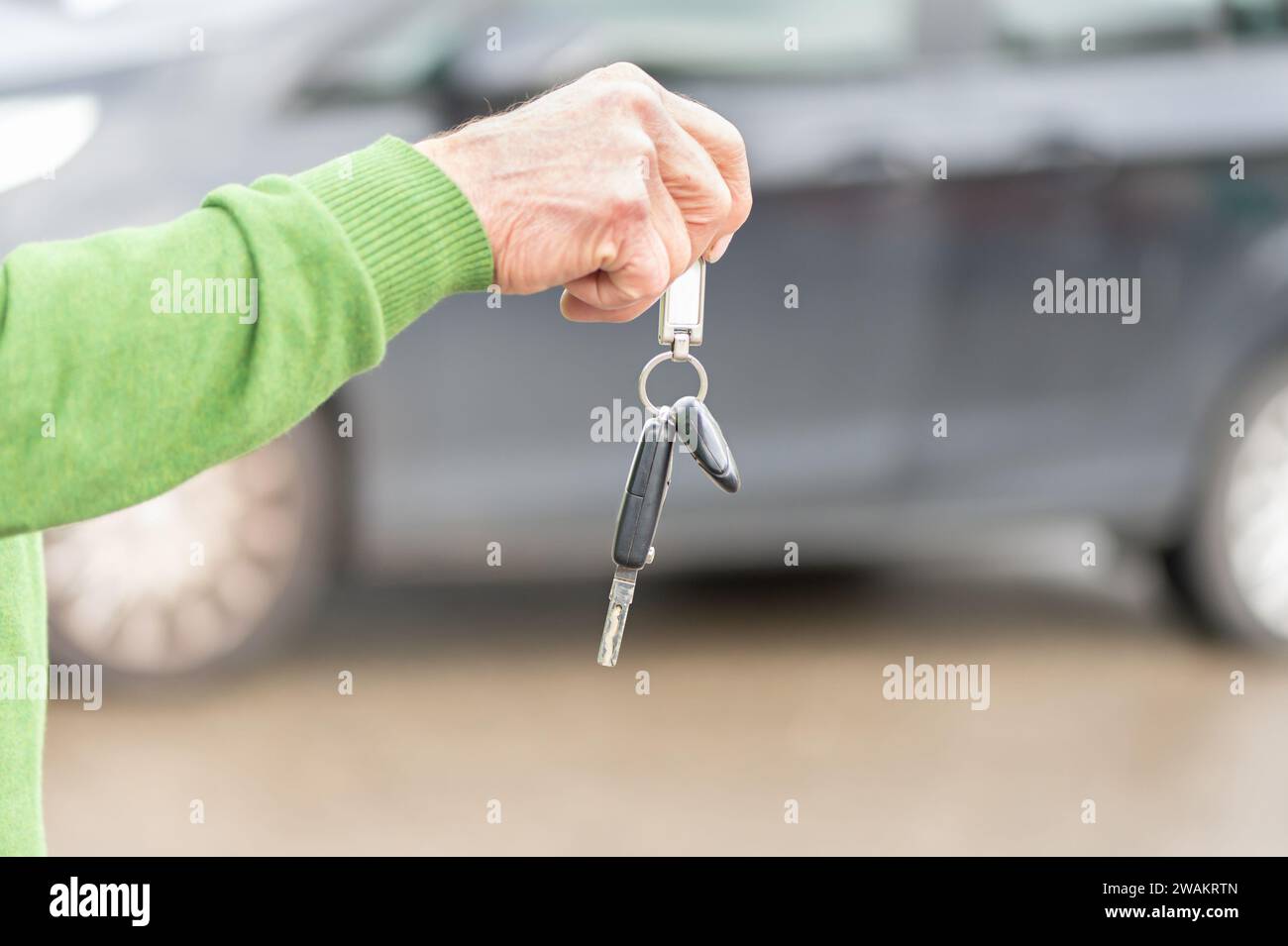 Car key handover hi-res stock photography and images - Alamy
