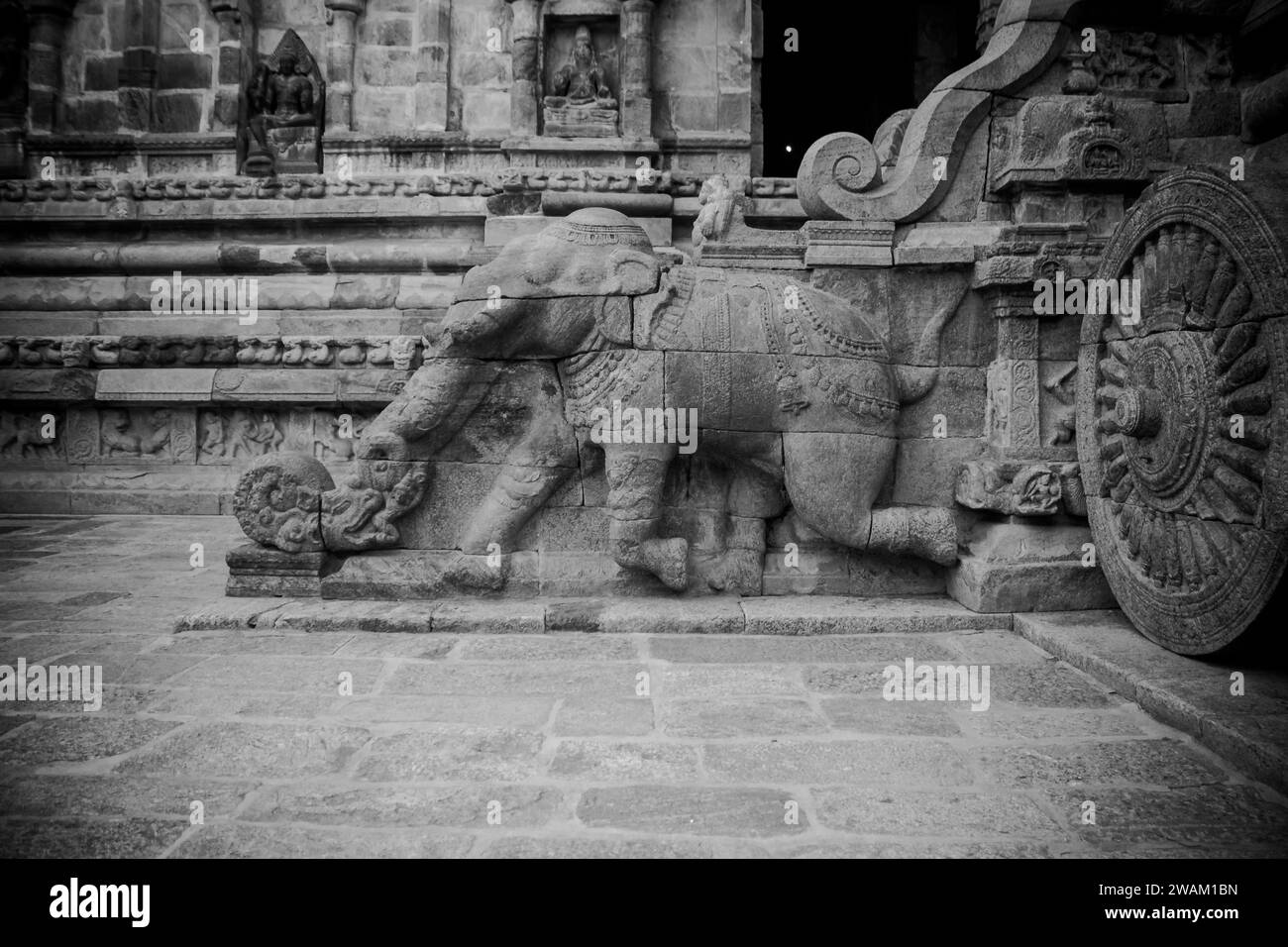 Statues along the walls of the steps in Airavatesvara Temple located in Darasuram town in Kumbakonam, India. Stock Photo