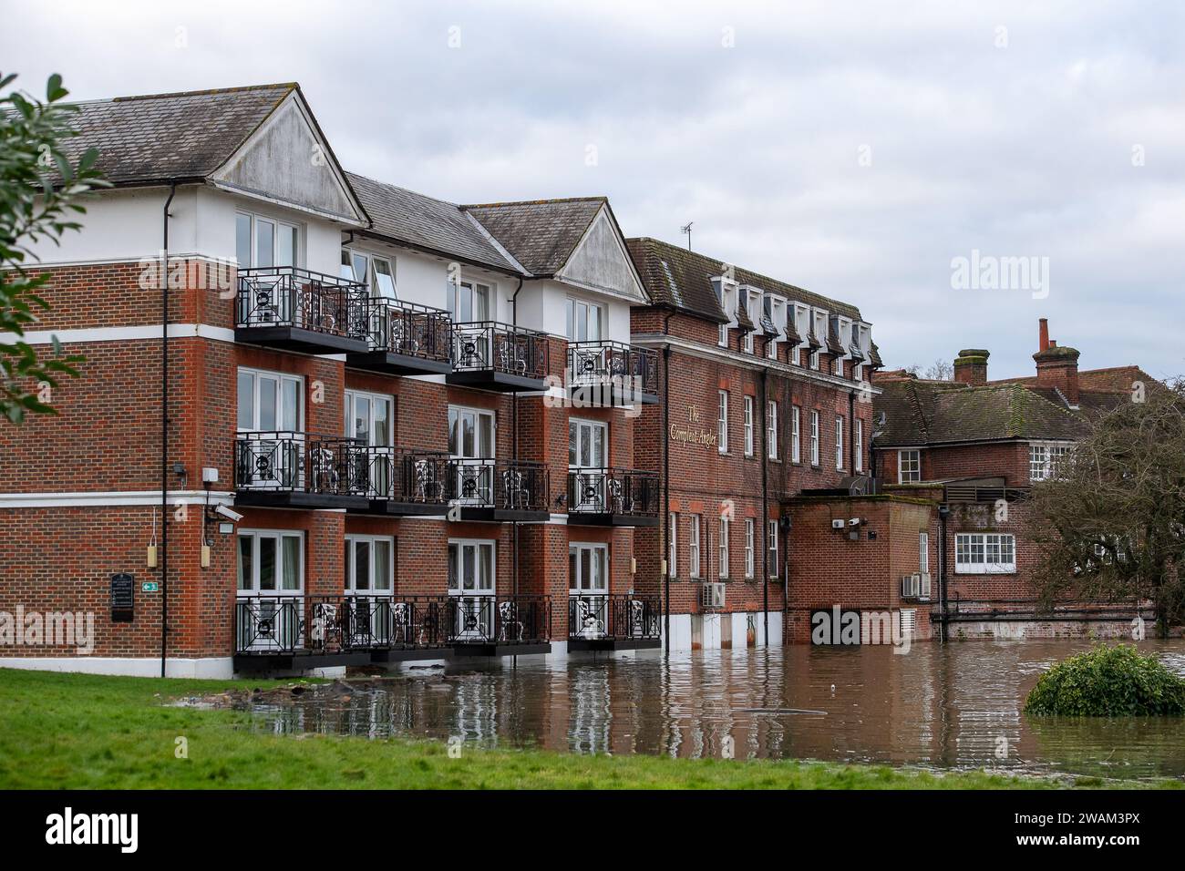 Marlow, UK. 5th January, 2024. Floodwater in the grounds of the