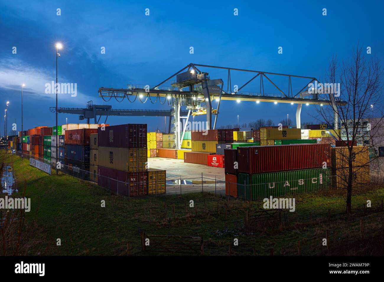 Logistics hub hi-res stock photography and images - Alamy