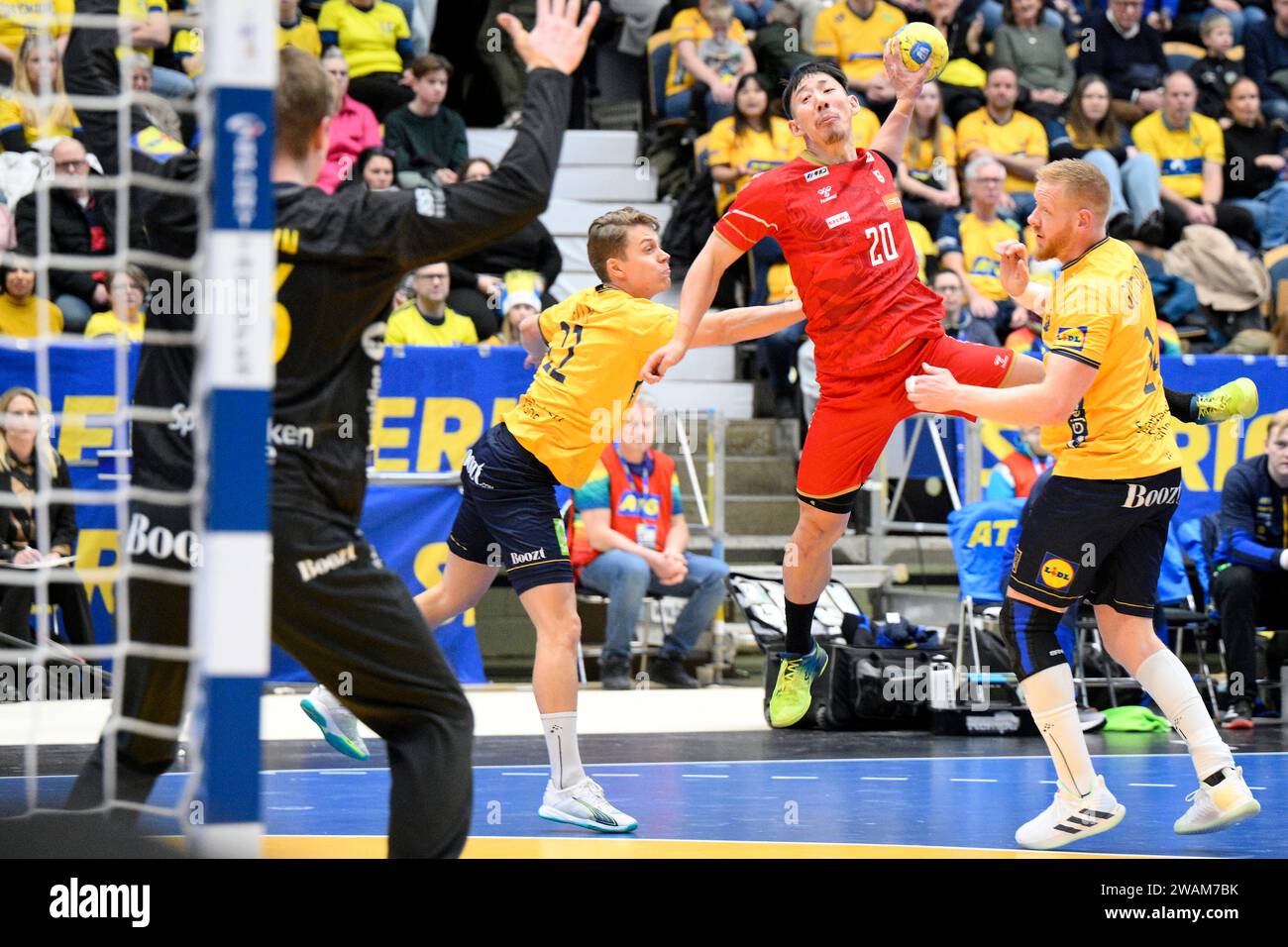 Japan's Jin Watanabe against Sweden's Jim Gottfridsson during the men's