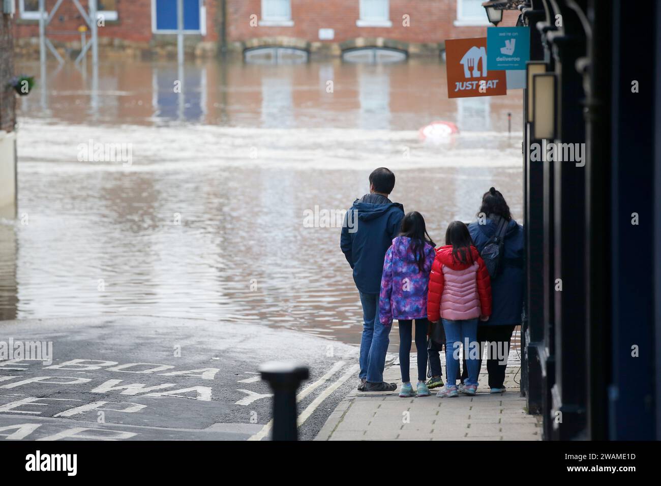 York Britain 5th Jan 2024 People Look At A Flooded Area In York   York Britain 5th Jan 2024 People Look At A Flooded Area In York Britain On Jan 5 2024 Hundreds Of Properties Have Been Flooded And Residents Evacuated In The United Kingdom Uk After A Week Of Heavy Rainfall Across The Country Major Travel Disruptions Have Also Been Caused By The Prolonged Extreme Weather Credit Craig Broughxinhuaalamy Live News 2WAME1D 