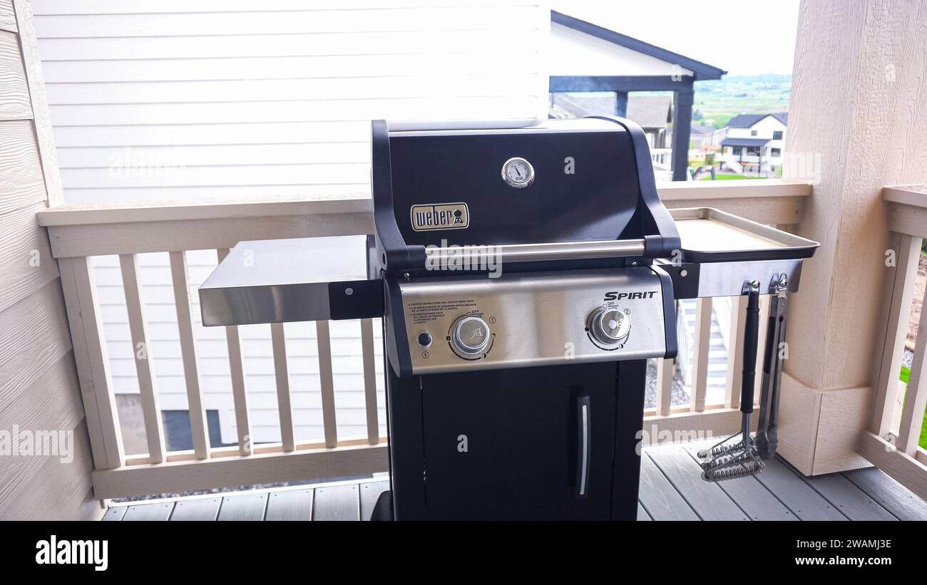 Two burner gas grill hi-res stock photography and images - Alamy