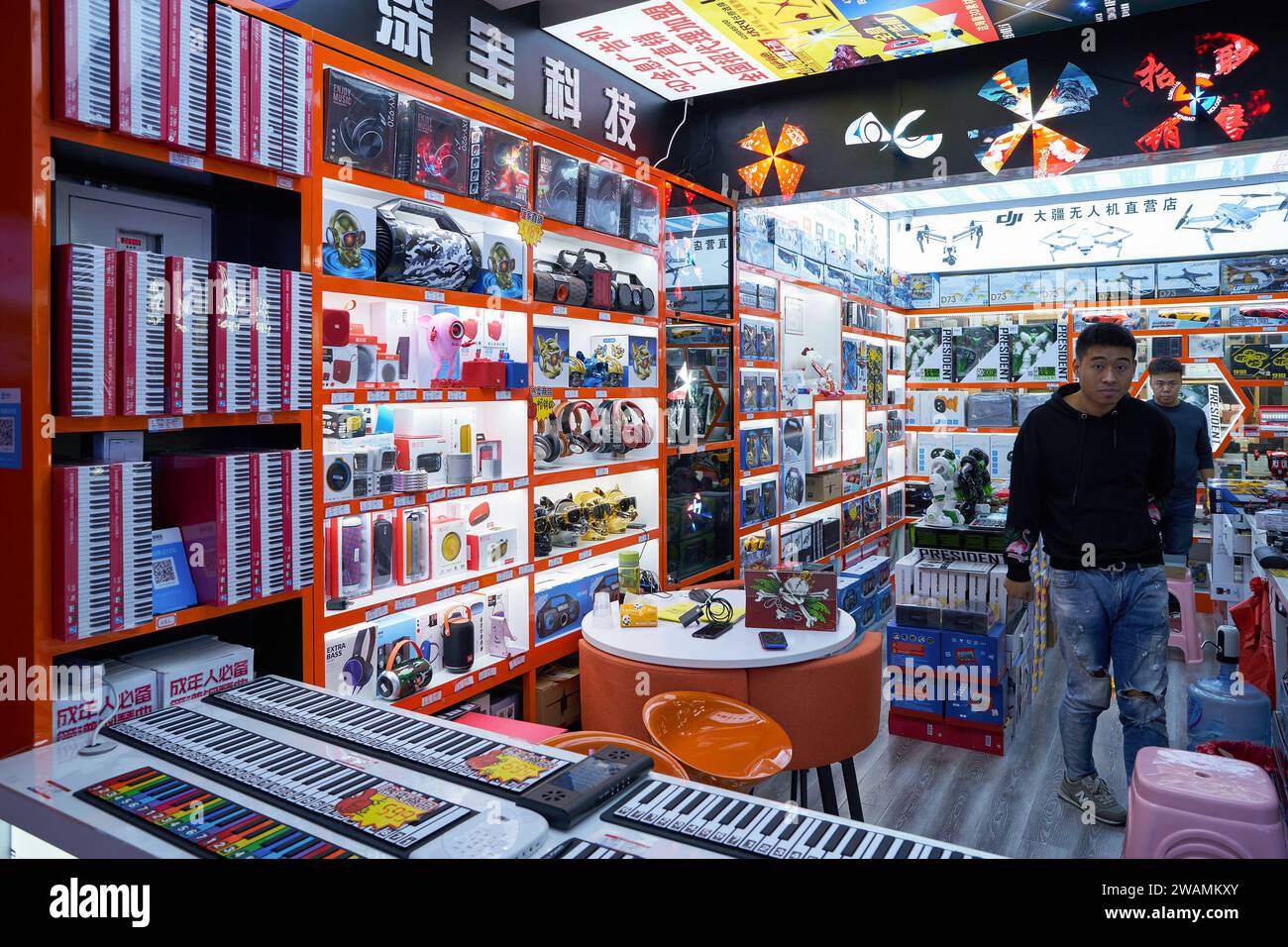 Electrical goods on shelf hi-res stock photography and images - Alamy