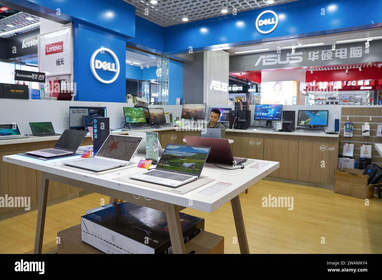 Dell laptop china hi-res stock photography and images - Alamy