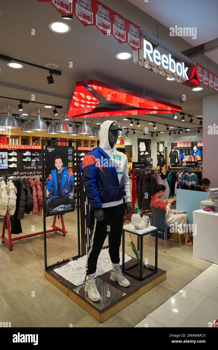 Reebok outlet hi-res stock photography and images - Alamy