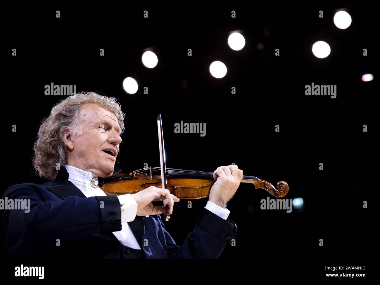 AMSTERDAM - Violinist Andre Rieu during a New Year's concert in the Ziggo Dome. ANP RAMON VAN FLYMEN netherlands out - belgium out Stock Photo