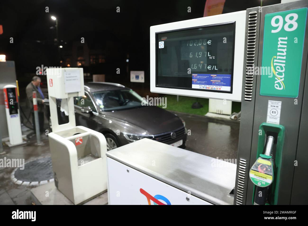 Brussels, Belgium. 5th Jan, 2024. A man fuels a vehicle at a gas