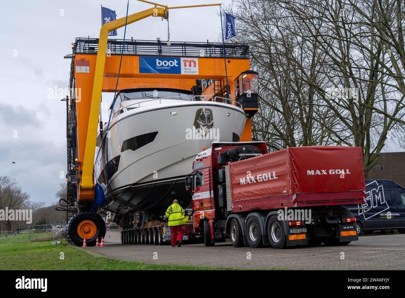 Craning the €6.3 million Sunseeker 88Y motor yacht, weighing 82 tonnes, in preparation for the world's largest water sports fair, Boot in Düsseldorf, Stock Photo