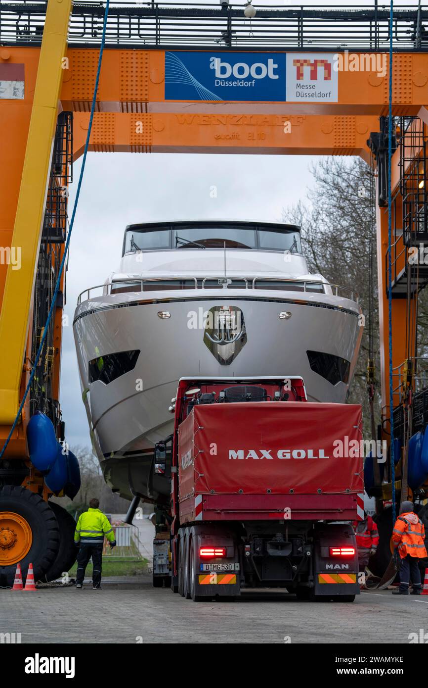 Craning the €6.3 million Sunseeker 88Y motor yacht, weighing 82 tonnes, in preparation for the world's largest water sports fair, Boot in Düsseldorf, Stock Photo