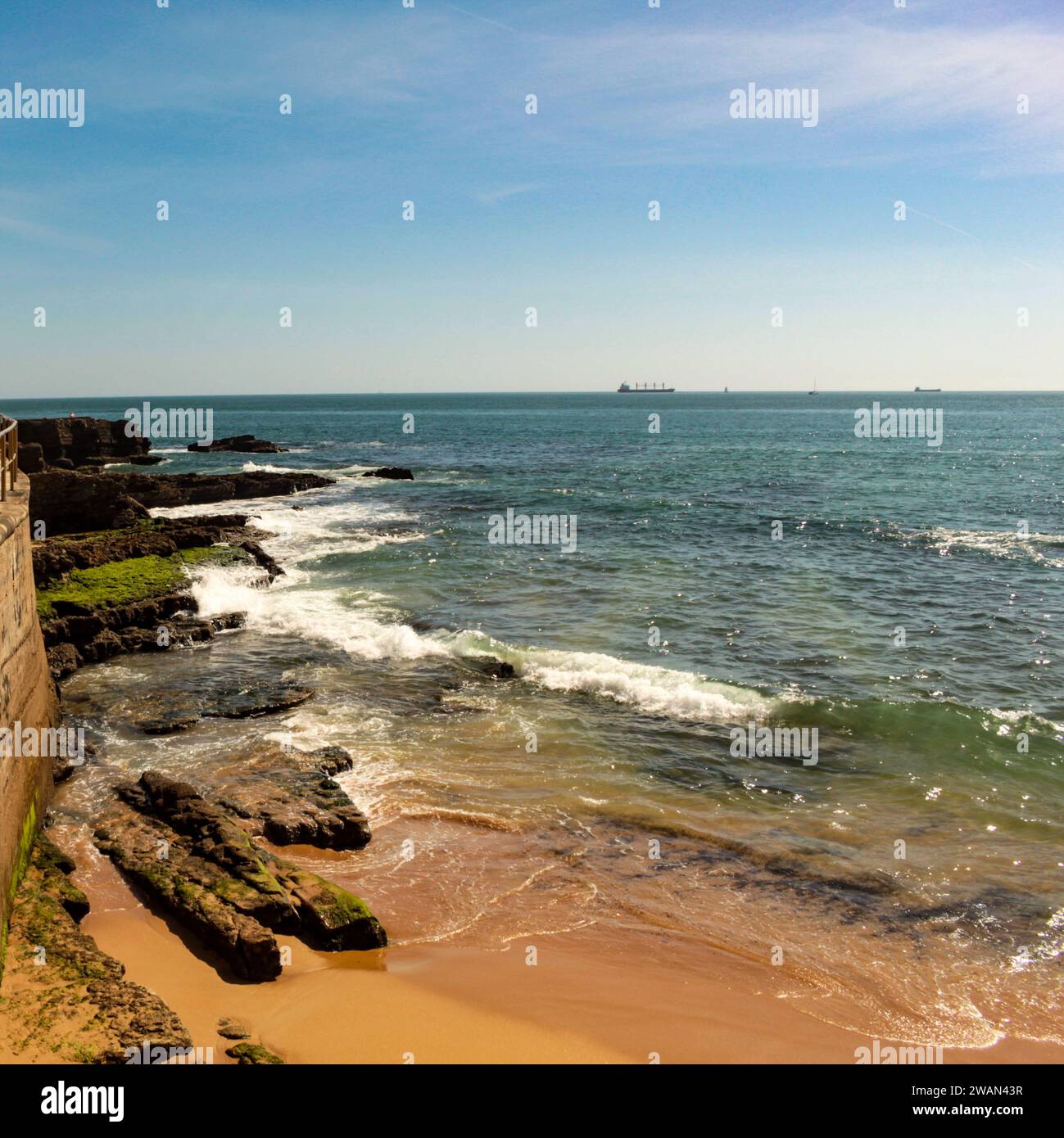 View of Praia da Azarujinha and Falésia d'Azarujinha in Estoril, Portugal Stock Photo