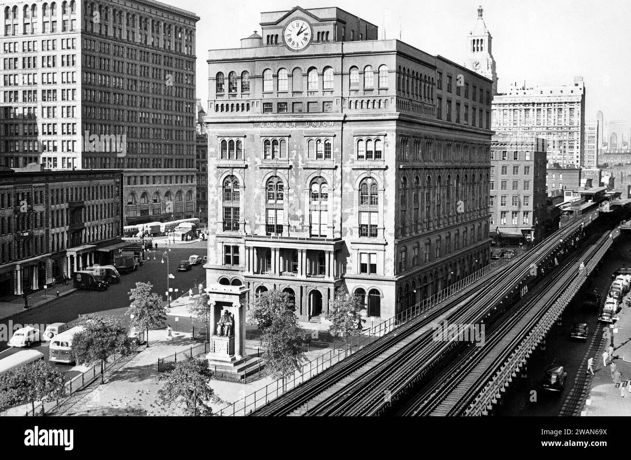 Foundation Building, Cooper Union with elevated train tracks on right, New York City, New York, USA, Angelo Rizzuto, Anthony Angel Collection, October 1952 Stock Photo