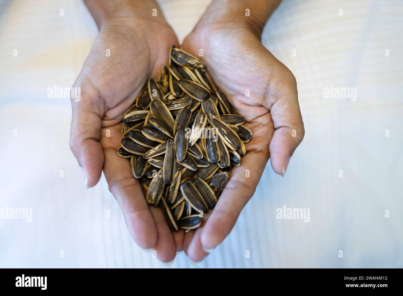Pile sunflower seeds hi-res stock photography and images - Alamy