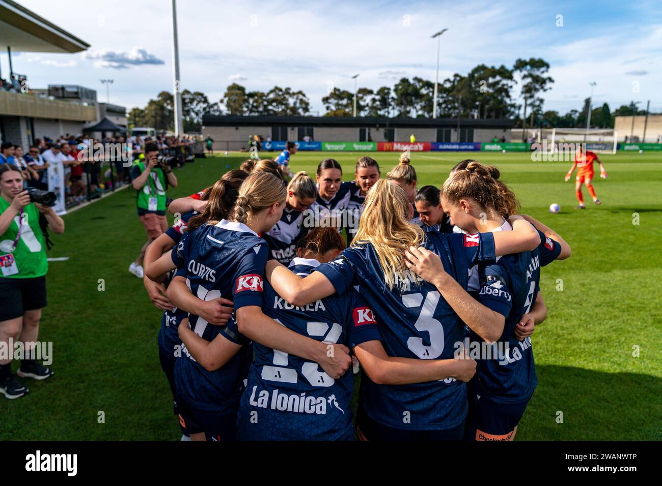 Bundoora, Australia. 6 January, 2024. Melbourne Victory FC team huddle prior to the start of the Isuzu UTE A-League match between Melbourne Victory FC and Western United FC at the Home of the Matildas in Bundoora, Australia. Credit: James Forrester/Alamy Live News Stock Photo