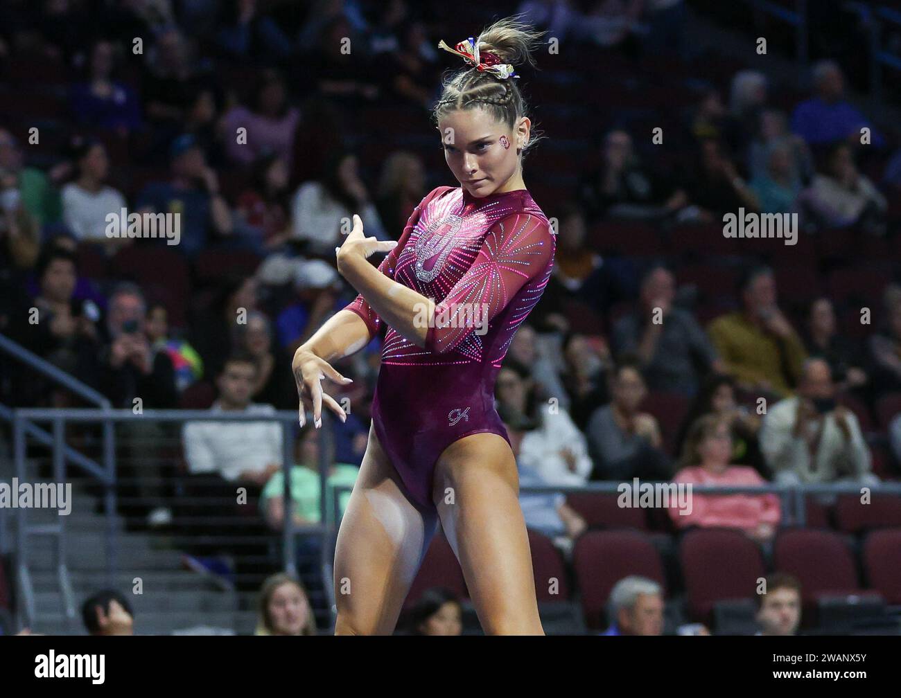 Las Vegas, NV, USA. 5th Jan, 2024. Oklahoma's Jordan Bowers competes on the floor exercise