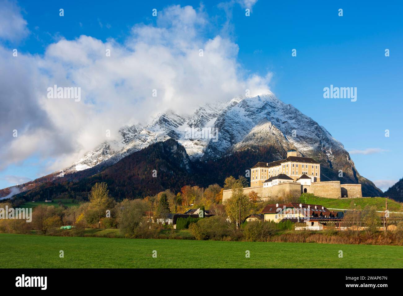 Stainach-Pürgg: Schloss Trautenfels Castle, snow covered mountain Grimming in Schladming-Dachstein, Steiermark, Styria, Austria Stock Photo