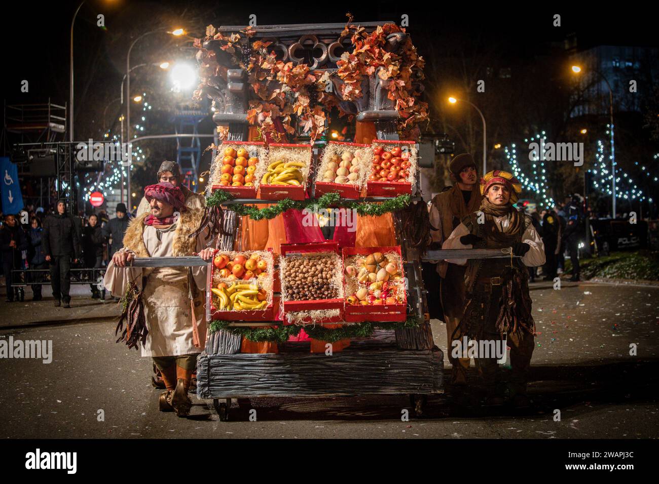 Venice Christmas Parade 2024 Live Roxie Clarette