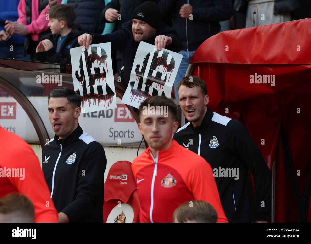Sunderland, UK. 6th Jan, 2024. Sunderland fans taunt the Newcastle players as they enter onto the pitch during the The FA Cup match at the Stadium Of Light, Sunderland. Picture credit should read: Nigel Roddis/Sportimage Credit: Sportimage Ltd/Alamy Live News Stock Photo