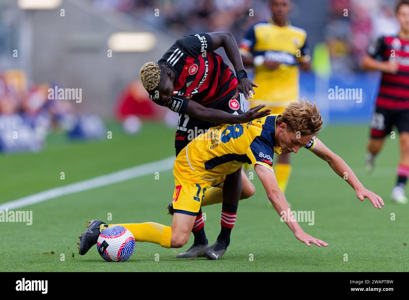 Sydney, Australia. 06th Jan, 2024. Valentino Yuel of the Wanderers competes for the ball with Jacob Farrell of the Mariners during the A-League match between the Wanderers and the Mariners at CommBank Stadium on Jan 6, 2024 in Sydney, Australia Credit: IOIO IMAGES/Alamy Live News Stock Photo