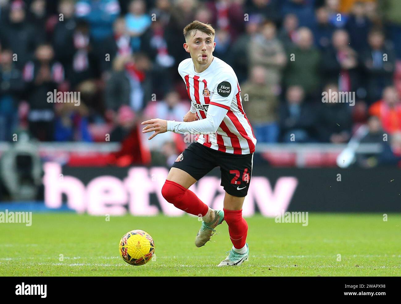 Sunderland on Saturday 6th January 2024. Sunderland's Dan Neil during the FA Cup Third Round match between Sunderland and Newcastle United at the Stadium Of Light, Sunderland on Saturday 6th January 2024. (Photo: Michael Driver | MI News) Credit: MI News & Sport /Alamy Live News Stock Photo