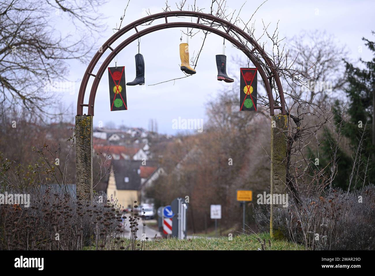 Rottenburg Wendelsheim Kreis Tuebingen 06.01.2024 Bauernstreik Das Bogentor am Orteingang von