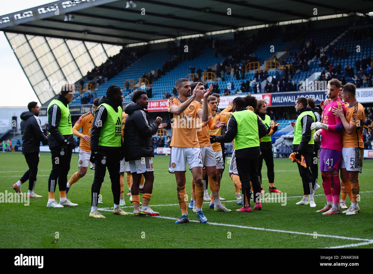 LONDON, UK - 6th Jan 2024:  Leicester City players applaud the fans after the FA Cup third round tie between Millwall FC and Leicester City FC at The Den  (Credit: Craig Mercer/ Alamy Live News) Stock Photo