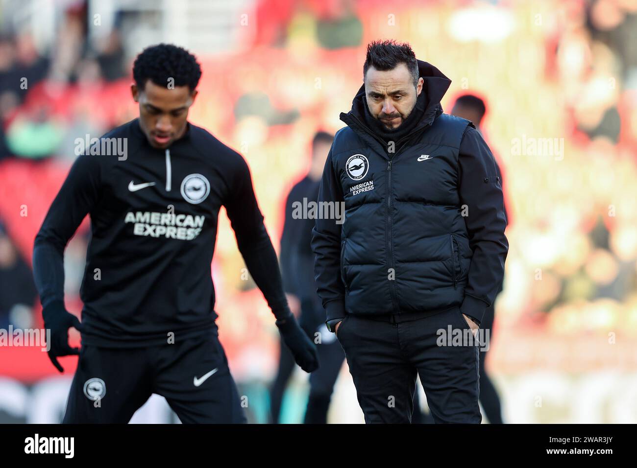 Stoke-on-Trent on Saturday 6th January 2024. Brighton manager Roberto De Zerbi watches his team warm up during the FA Cup Third Round match between Stoke City and Brighton and Hove Albion at the Britannia Stadium, Stoke-on-Trent on Saturday 6th January 2024. (Photo: Chris Donnelly | MI News) Credit: MI News & Sport /Alamy Live News Stock Photo