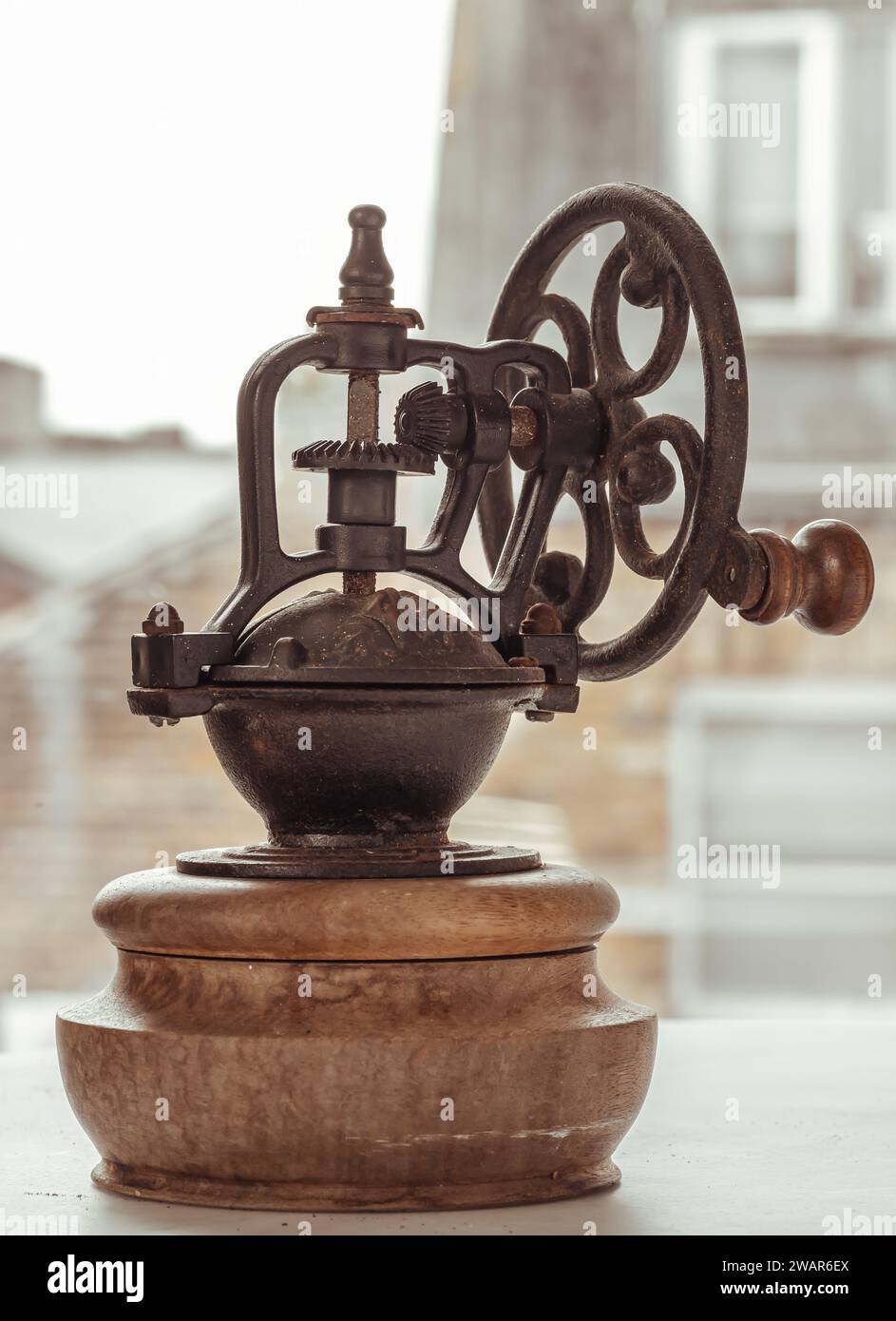 Scuff Grinder Antique coffee bean original grinder metal shake wheel with hand crank ...