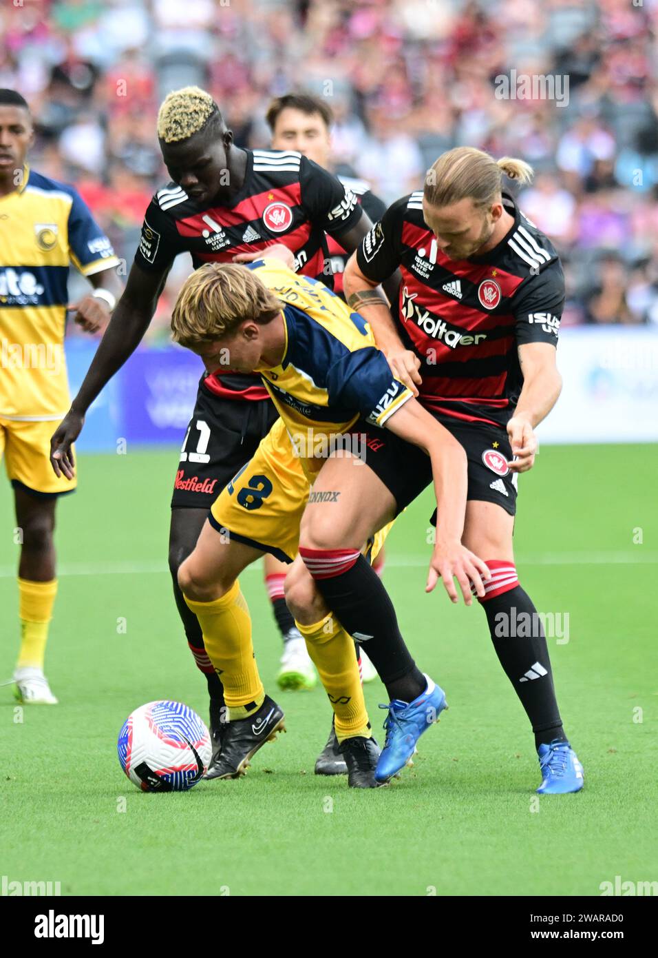 Parramatta, Australia. 06th Jan, 2024. Jacob Brett Farrell (C) of the Central Coast Mariners, Valentino Kuach Yuel (L) and Jorrit Petrus Carolina Hendrix (R) of the Western Sydney Wanderers FC seen in action during the 2023-24 A-League Men's season round 11 match between Western Sydney Wanderers FC and Central Coast Mariners at CommBank Stadium. Final score; Central Coast Mariners 1: 0 Western Sydney Wanderers. Credit: SOPA Images Limited/Alamy Live News Stock Photo