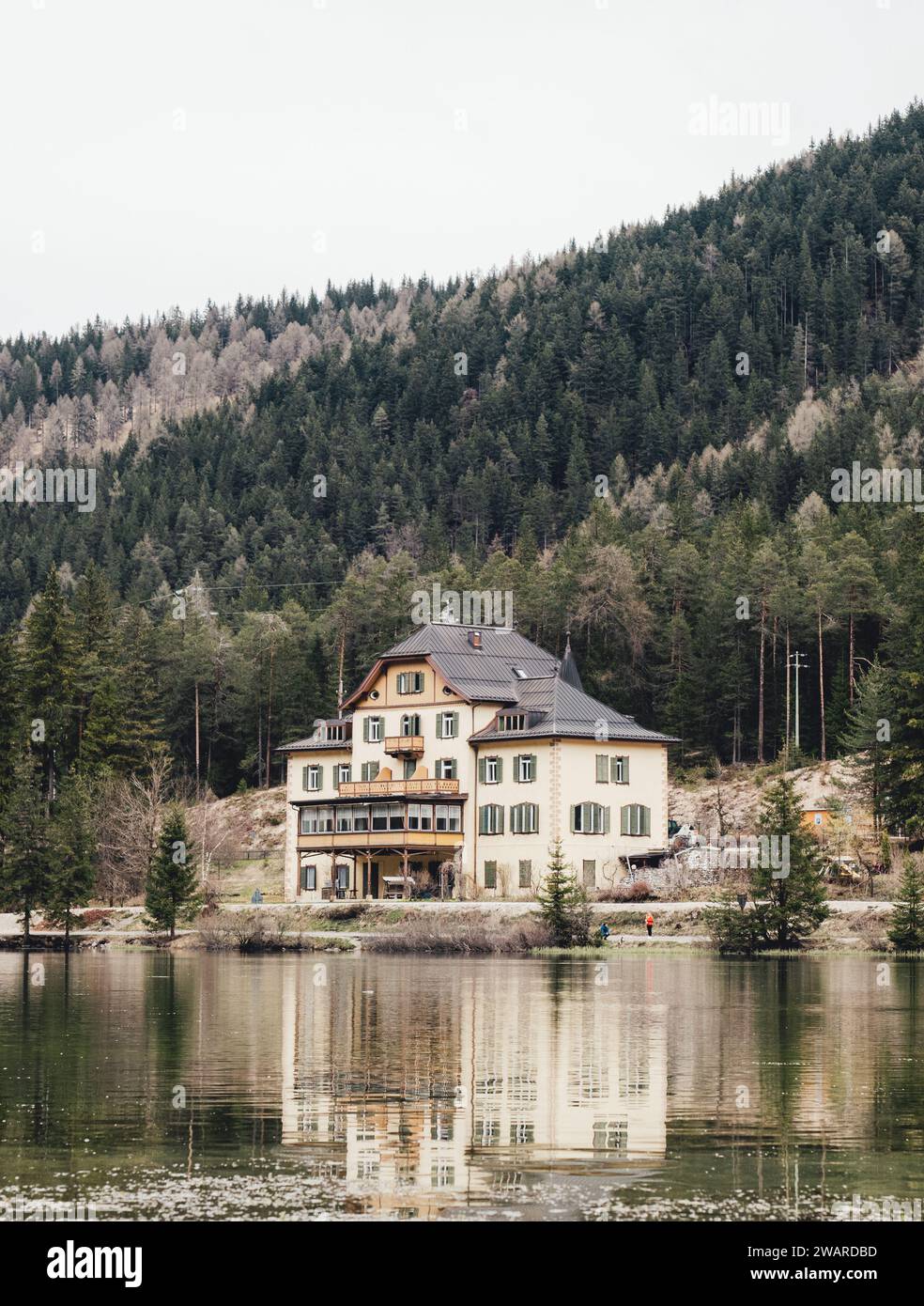 A peaceful image of a lakefront home, surrounded by a tranquil landscape of trees and foliage Stock Photo