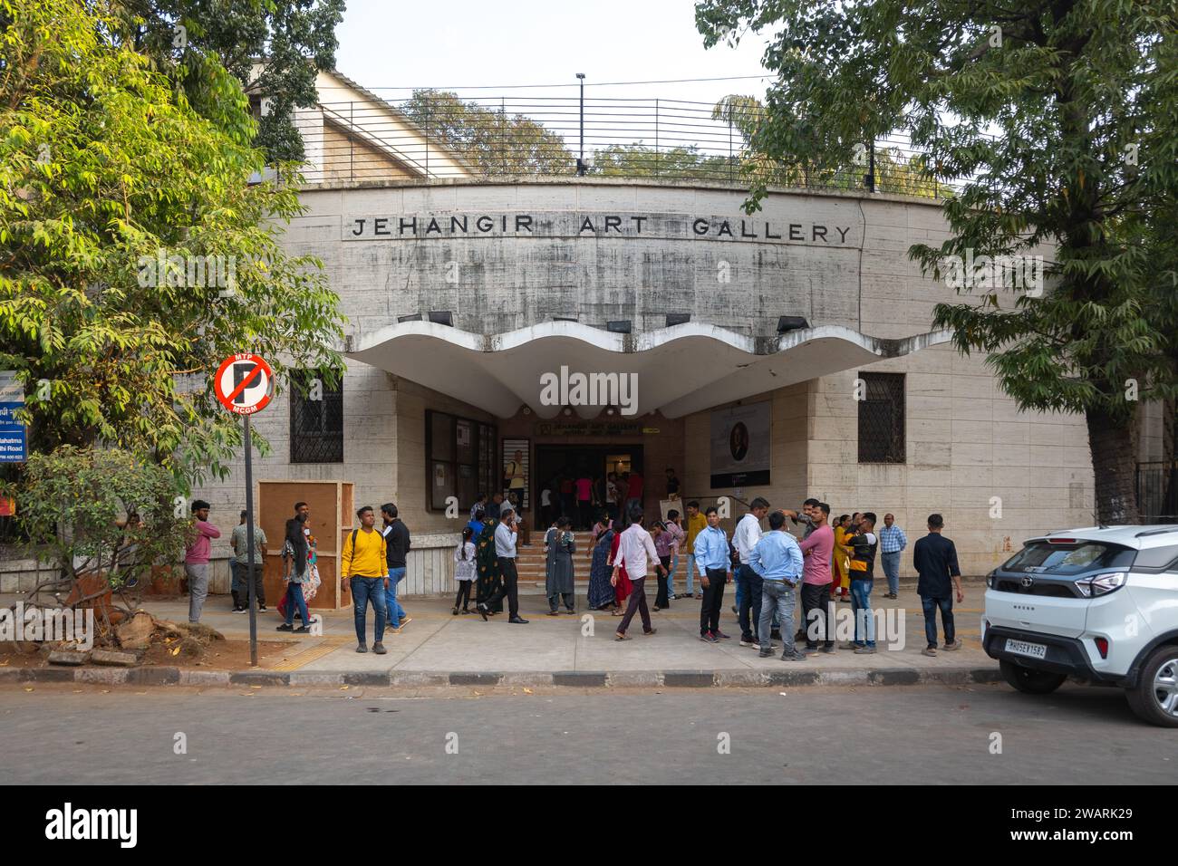 Mumbai, Maharashtra, India, Indian,people visiting Jehangir Art Gallery, Editorial only. Stock Photo
