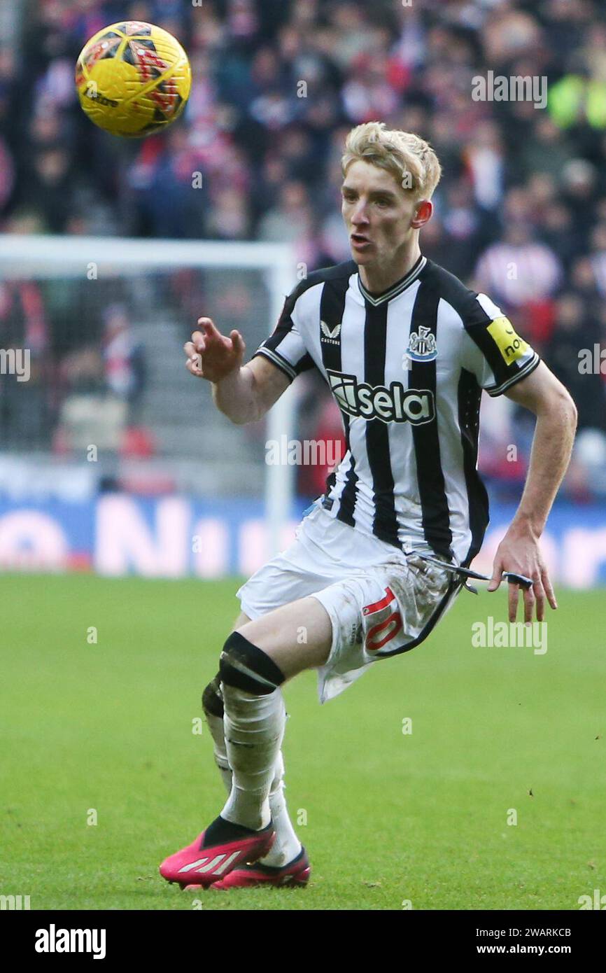 Sunderland on Saturday 6th January 2024. Newcastle United's Anthony Gordon during the FA Cup Third Round match between Sunderland and Newcastle United at the Stadium Of Light, Sunderland on Saturday 6th January 2024. (Photo: Michael Driver | MI News) Credit: MI News & Sport /Alamy Live News Stock Photo