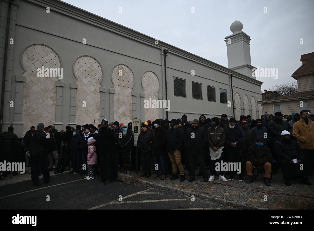 Newark, New Jersey, USA. 6th Jan, 2024. (NEW) Mourners pay their
