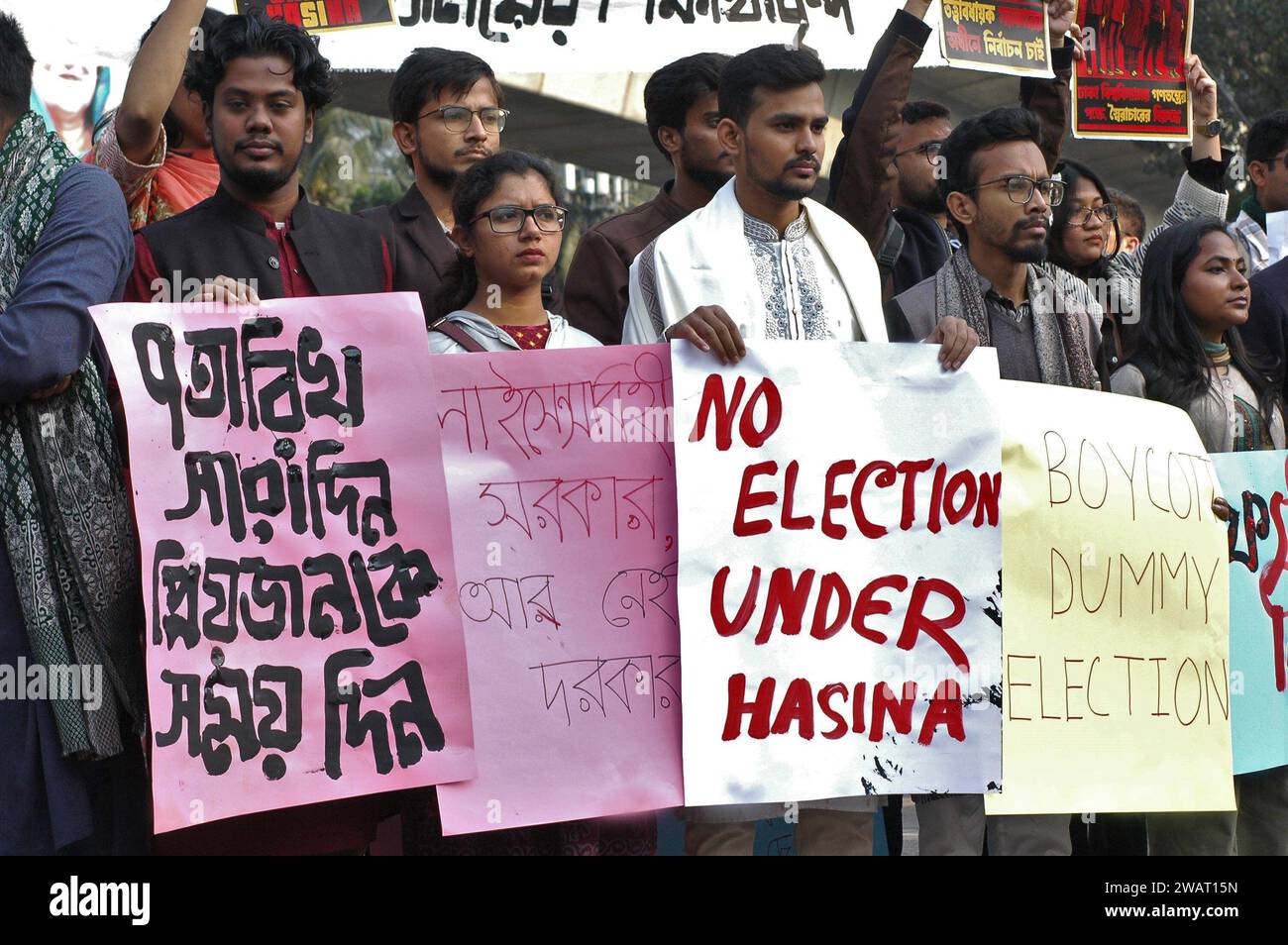 Dhaka, Bangladesh. 7th Jan, 2024. Students participate in a protest
