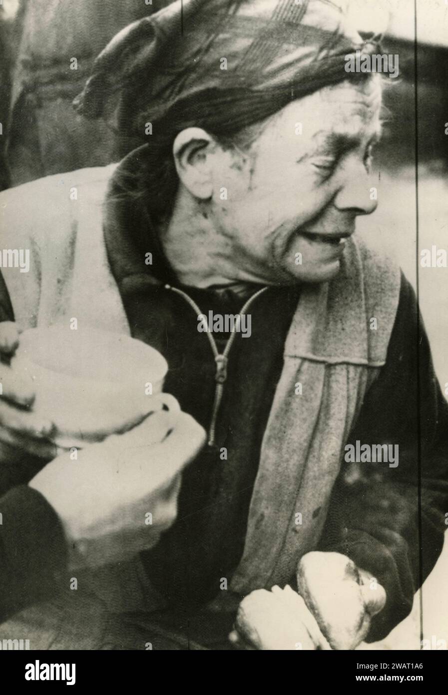 Hungarian woman mourning during the revolution, Budapest 1956 Stock Photo
