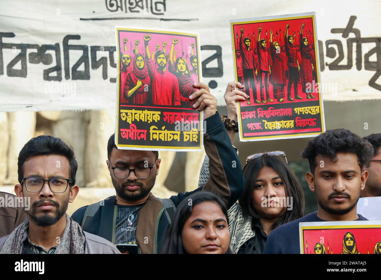 Dhaka, Bangladesh. 06th Jan, 2025. Dhaka University students hold